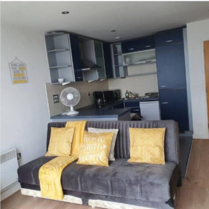 شقة لندن  في Lovely Waterfront Flat Canary Wharf Excel Centre المظهر الخارجي الصورة