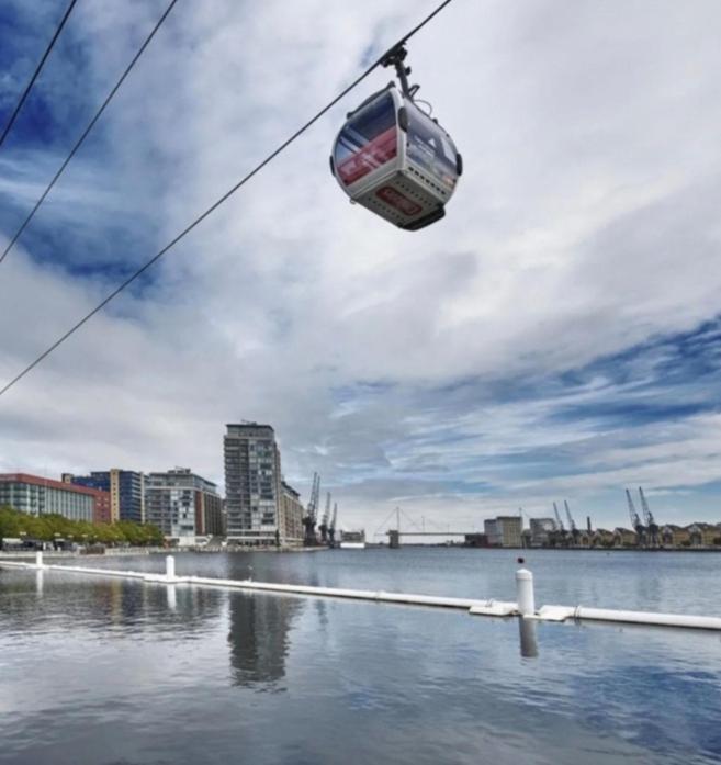 شقة لندن  في Lovely Waterfront Flat Canary Wharf Excel Centre المظهر الخارجي الصورة