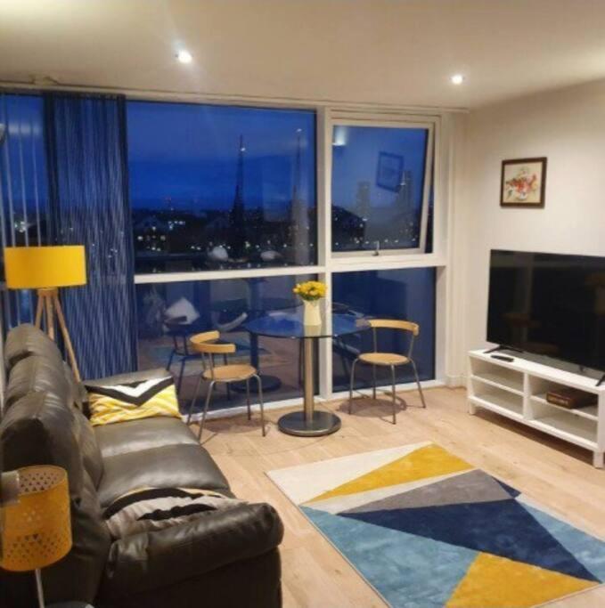 شقة لندن  في Lovely Waterfront Flat Canary Wharf Excel Centre المظهر الخارجي الصورة