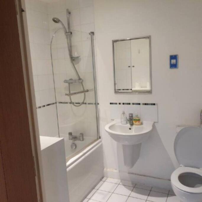 شقة لندن  في Lovely Waterfront Flat Canary Wharf Excel Centre المظهر الخارجي الصورة